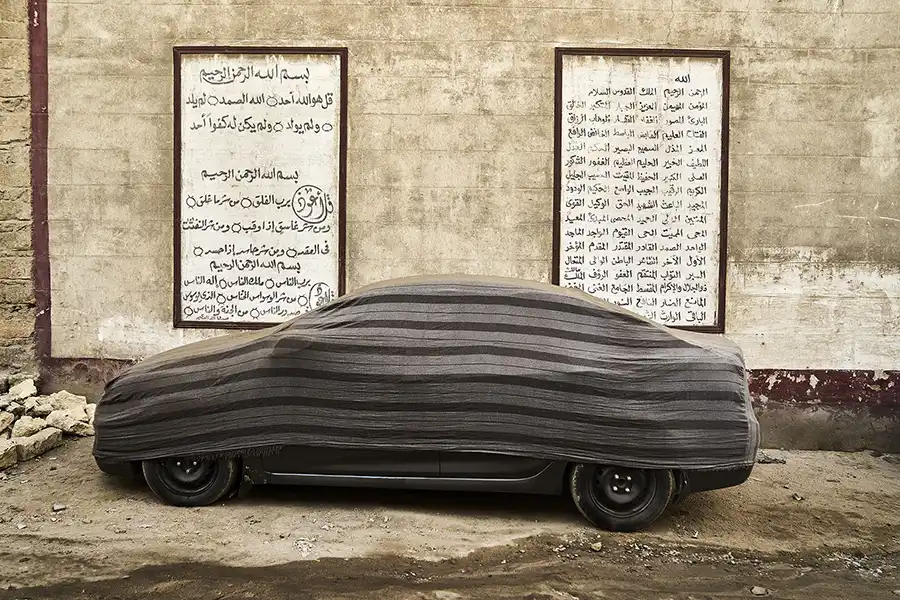 Coche cubierto con tela en Egipto
