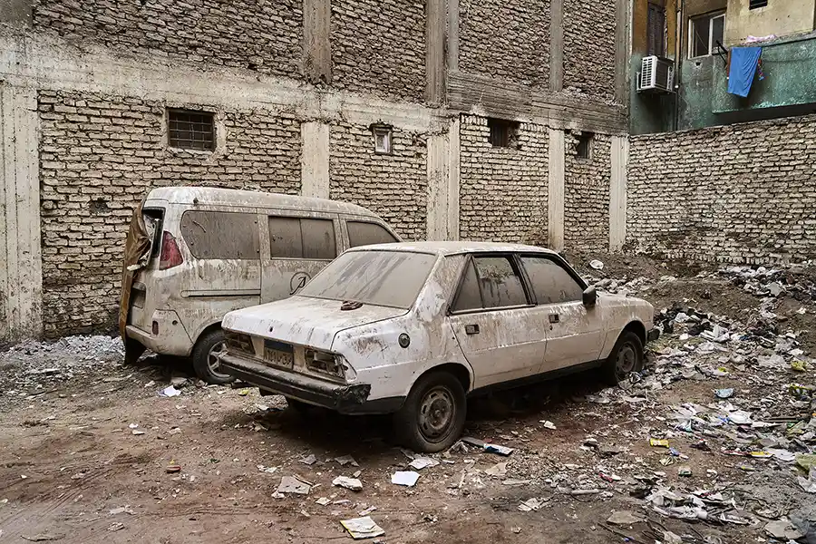 Coche cubierto con tela en Egipto